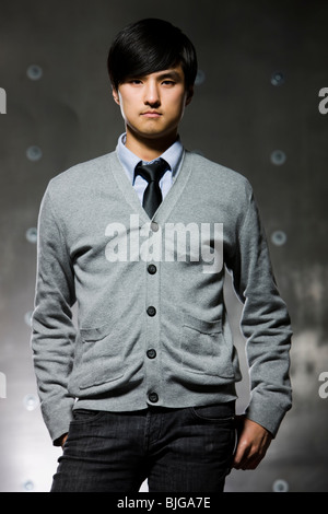 Mann im Geschäft lässig gekleidet Stockfoto