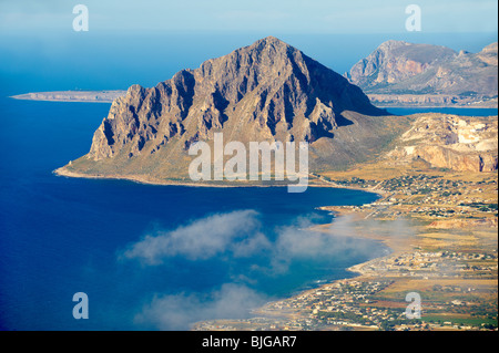 Blick auf Sizilien Küste von th mittelalterlichen Hill top Stadt Erice Stockfoto