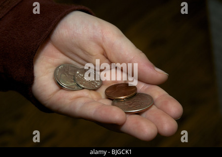 Kind zählt Geld Stockfoto