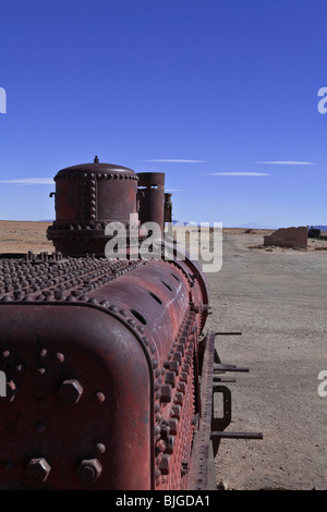 Friedhof in der Nähe der größeren führenden Welt Etagen des Salz - Salar de Uyuni, Bolivien, Südamerika zu trainieren Stockfoto