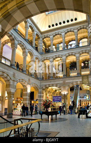 Magna Plaza Einkaufszentrum Amsterdam Niederlande (Nieuwezijds Voorburgwal) Stockfoto