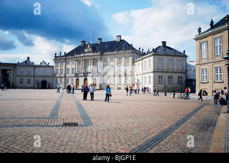 Schloss Amalienborg in Kopenhagen, Dänemark, ist die Winterresidenz der dänischen Königsfamilie. Stockfoto