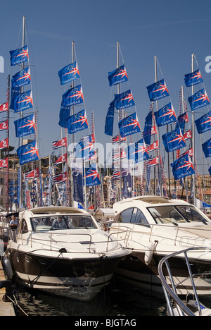 Yachten im Vieux Port, Cannes, Frankreich Stockfoto