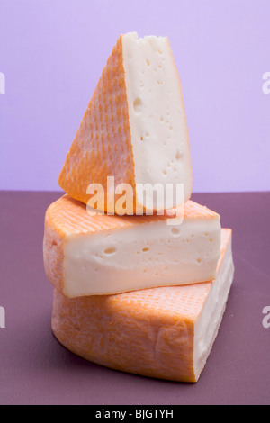 Drei Stücke von waschen-Rinde Käse- Stockfoto