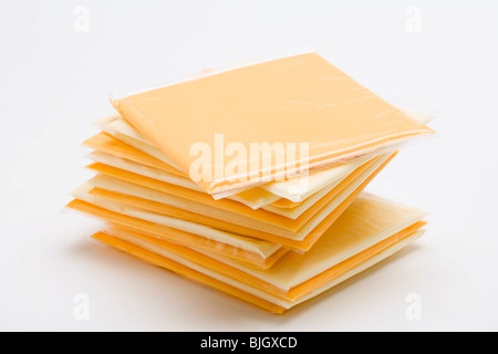 Käsescheiben, einzeln verpackt in Kunststoff- Stockfoto