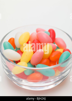 Farbiger Zucker Eiern in Glasschale- Stockfoto