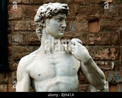 Von Michelangelo Statue des David (Detail Kopie) außerhalb der Palazzo Vecchio, Piazza della Signoria, Florenz (Firenze), Italien Stockfoto