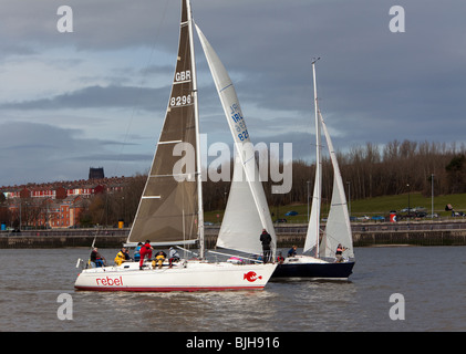 Segelyachten am Fluss Mersey in Liverpool Yacht Club Stockfoto