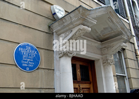 Englisches Erbe blaue Plakette Kennzeichnung eine Heimat der Chirurg Sir Frederick Treves, in Wimpole Street, London, england Stockfoto