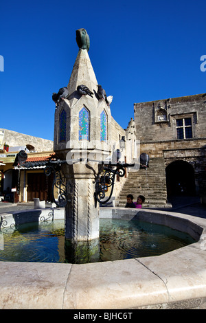 Türkische Brunnen Castellania in die Ippokratous quadratisch, Altstadt von Rhodos, Dodekanes, Griechenland Stockfoto