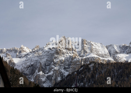 Cliff steht Gruppo del Sella Sella Gruppe Val Gardens Wolkenstein Dolomiten Italien Stockfoto