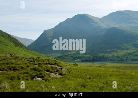 Doo Lough und Ben Gorm Hllls von in der Nähe von Delphi Brücke, County Mayo, Irland Stockfoto