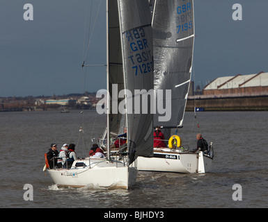 Segelyachten am Fluss Mersey in Liverpool Yacht Club Stockfoto