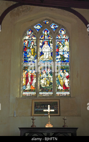 Ein Gedenk Glasfenster in der Kirche Allerheiligen am Filby, Norfolk, Großbritannien. Stockfoto