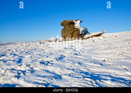 Mutter Kappe nach starkem Schneefall fallen im Peak District National Park Stockfoto