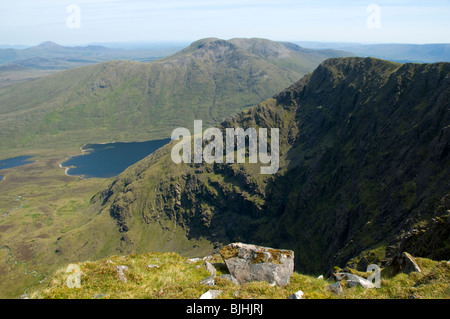Doo Lough und die Sheeffry Hügel nahe dem Gipfel des Ben Bury, Mweelrea Berg, County Mayo, Irland Stockfoto