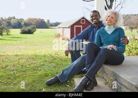 Paar auf Veranda Stockfoto
