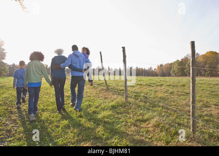 Familie spazieren gehen Stockfoto