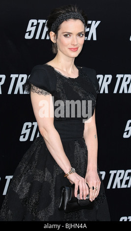 WINONA RYDER STAR TREK LOS ANGELES PREMIERE HOLLYWOOD LOS ANGELES CA USA 30. April 2009 Stockfoto