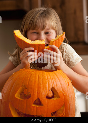 Kürbis schnitzen Stockfoto