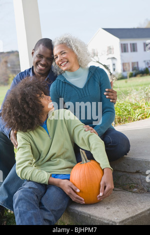 Familie auf Veranda Stockfoto