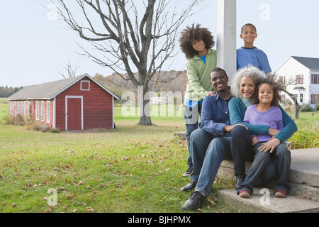 Familie auf Veranda Stockfoto