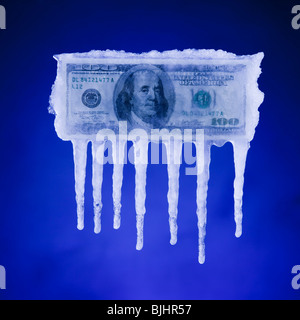 Geld mit Eis bedeckt Stockfoto