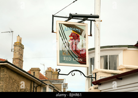 Das Red Lion Pub Schild, Southwold, Suffolk, UK Stockfoto