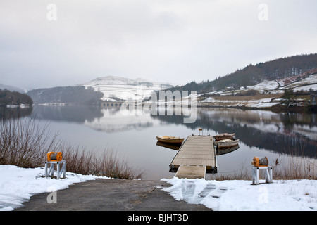 Derwent Reservoir nach Winter Schneefall im Peak District National Park Stockfoto