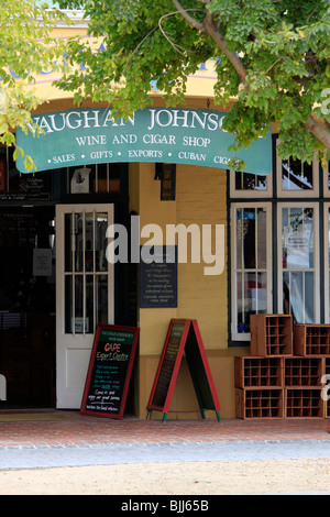 Der Vaughan johnson Wein Shop an der V&A Waterfront, Cape Town, Südafrika. Stockfoto