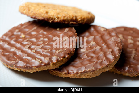 Ein Haufen Schokolade beschichtete knusprigen Hafer-Kekse Stockfoto