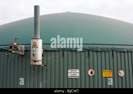 Biogas Lagertanks auf einer Farm, die Erzeugung von Energie aus Abfall Stockfoto