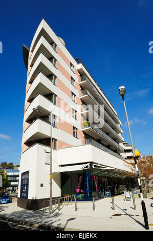 Moderne Apartments am Canons Way und Cathedral Walk am schwimmenden Hafen von Bristol, Bristol, England. Stockfoto