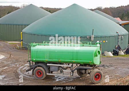 Biogas Lagertanks auf einer Farm, die Erzeugung von Energie aus Abfall Stockfoto