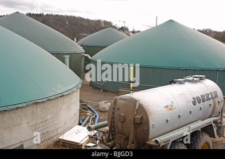 Biogas Lagertanks auf einer Farm, die Erzeugung von Energie aus Abfall Stockfoto