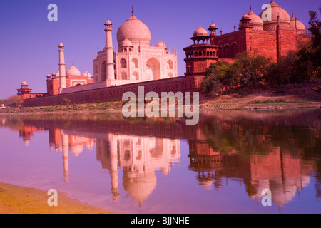 Taj Mahal gesehen vom Fluss Yamuna, Agra, Indien, Taj Mahal, UNESCO-Weltkulturerbe, gebaut im Jahre 1631 von Shal Jahan für Frau Stockfoto