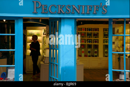 England, East Sussex, Brighton, die Gassen, Meeting House Lane, Eintritt ins Pecksniffs lokalen Parfümeure & maßgeschneiderten Duft Shop. Stockfoto