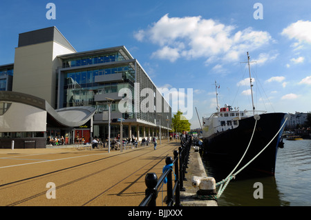 Das Kreuzfahrtschiff Harmony II liegt am Hanover Quay im Bristol Floating Harbour, Bristol, England. Stockfoto