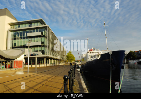 Das Kreuzfahrtschiff Harmony II liegt am Hanover Quay im Bristol Floating Harbour, Bristol, England. Stockfoto