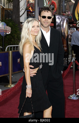 DANIELLE SPENCER & RUSSELL CROWE Aschenputtel Mann Welt PREMIERE UNIVERSAL CITY WALK BURBANK LOS ANGELES USA 23. Mai 2005 Stockfoto