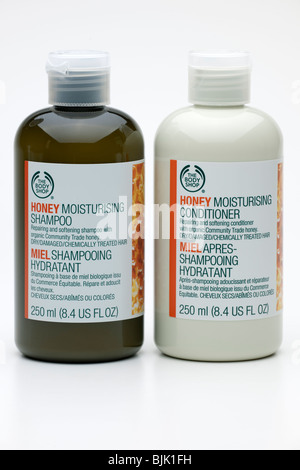 Zwei Flaschen von The Body Shop Honig feuchtigkeitsspendende Shampoo und conditioner Stockfoto