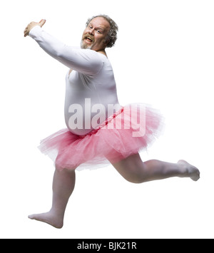 Übergewichtiger Mann in Ballerina Tutu Lächeln und tanzen Stockfoto