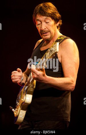 Britischer Sänger und Songwriter Chris Rea live Auftritt in der Konzerthalle im KKL in Luzern, Schweiz, Europa Stockfoto