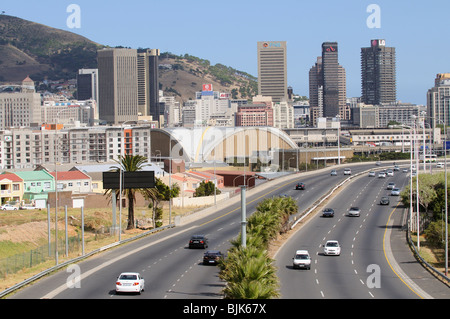 3-spurige Autobahn der Eastern Boulevard Überschrift in & aus Innenstadt Kapstadt Südafrika Stockfoto