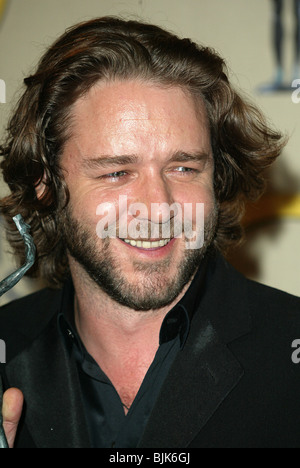 RUSSELL CROWE 8. SCREEN ACTORS GUILD AWARDS Schrein THEATRE LOS ANGELES USA 10. März 2002 Stockfoto