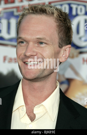 NEIL PATRICK HARRIS HAROLD & KUMAR GO TO WHITE CAS CHINESE THEATRE HOLLYWOOD LOS ANGELES USA 27. Juli 2004 Stockfoto