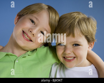 Porträt von zwei jungen lächelnd Stockfoto