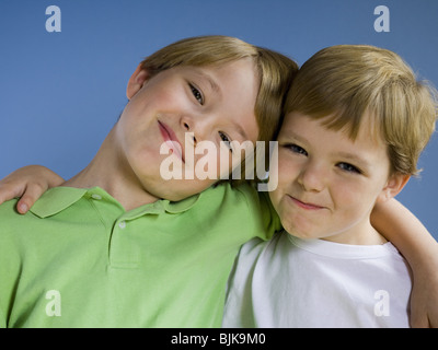 Porträt von zwei jungen lächelnd Stockfoto