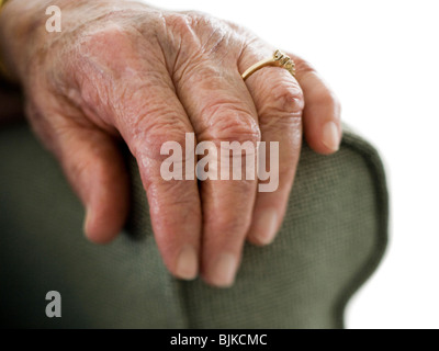 Nahaufnahme von Reifen weiblichen hand Stockfoto