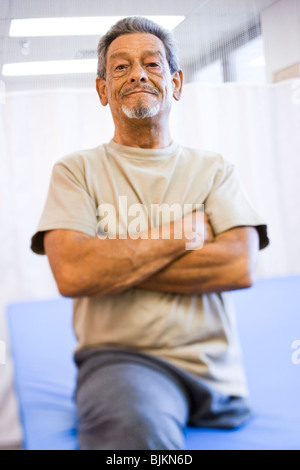 Porträt von einem reifen Mann mit Spitzbart lächelnd Stockfoto